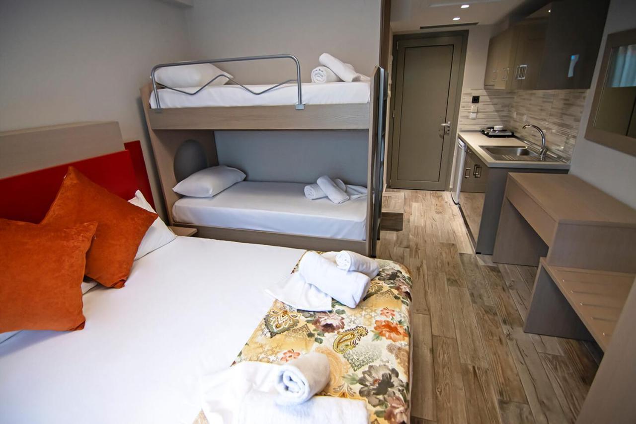 Ippokampos Holidays Apartment เนอาวรัสนา ภายนอก รูปภาพ