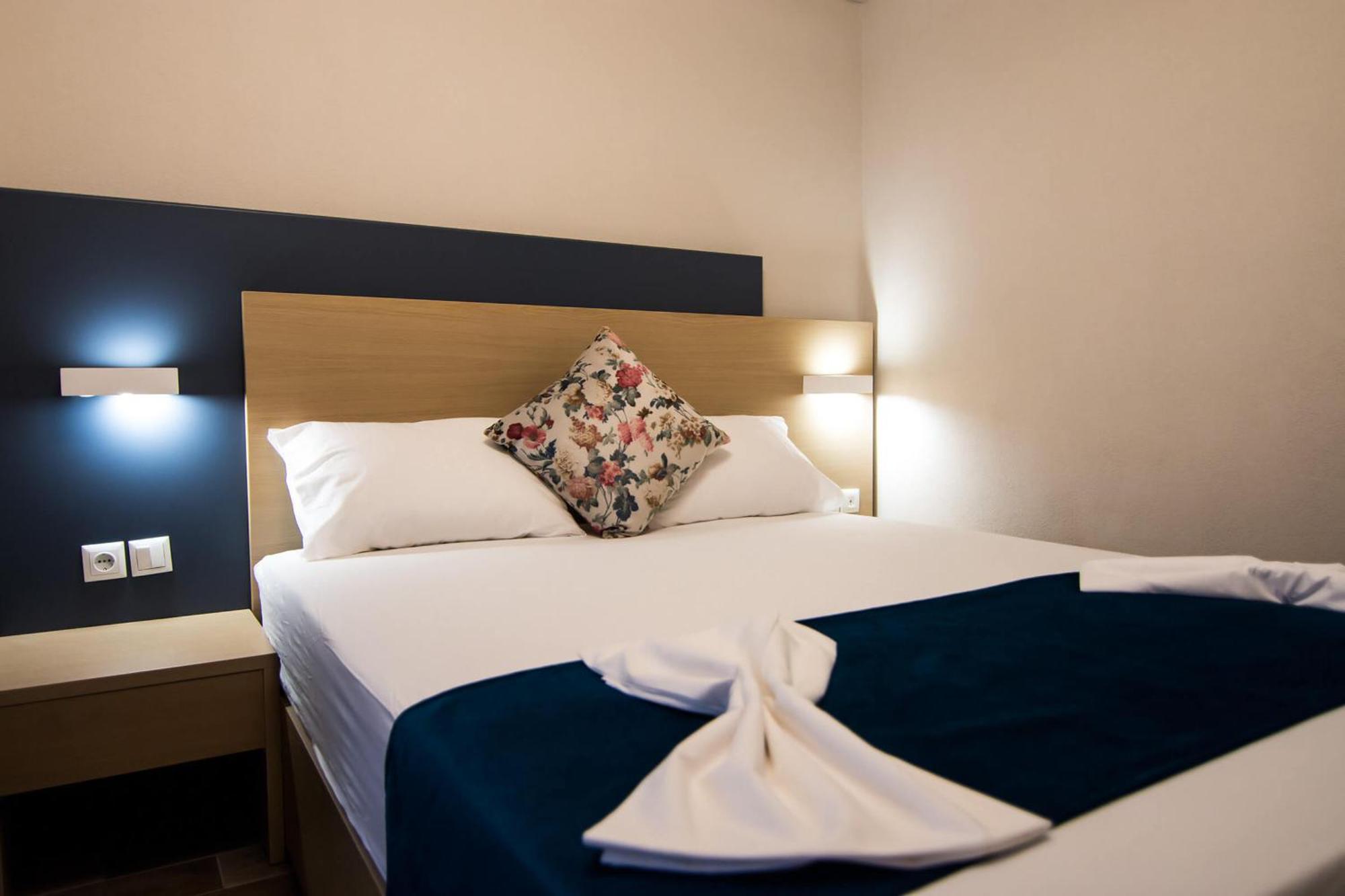 Ippokampos Holidays Apartment เนอาวรัสนา ภายนอก รูปภาพ